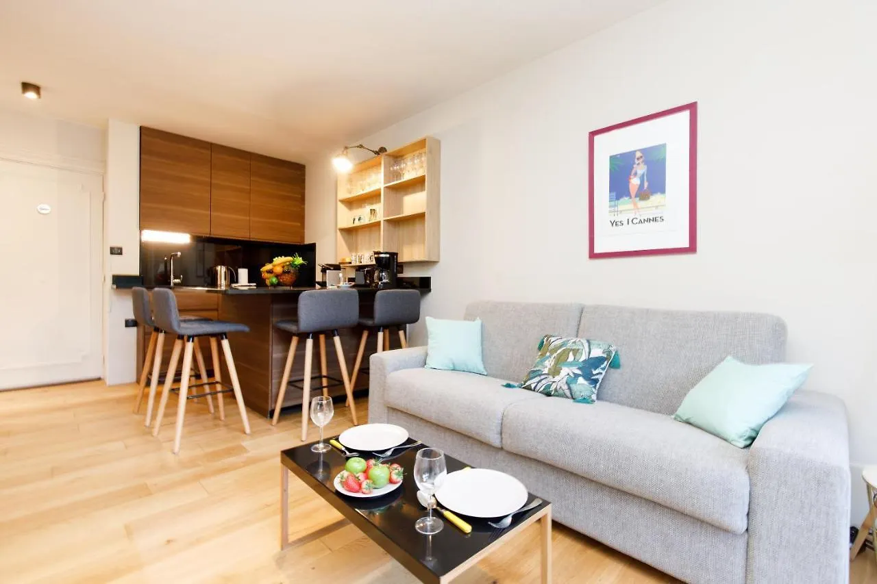 Appartement Le California - Plage Parking privé gratuit Terrasse à Cannes France